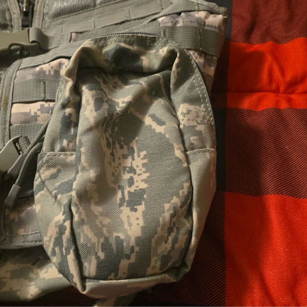 CamelBak BlackHawk Hydration Pack 2L Reservoir MOLLE Camo Adjustable Straps